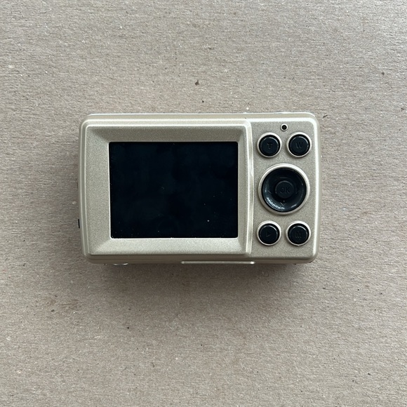 Battery powered camera - Picture 2 of 2